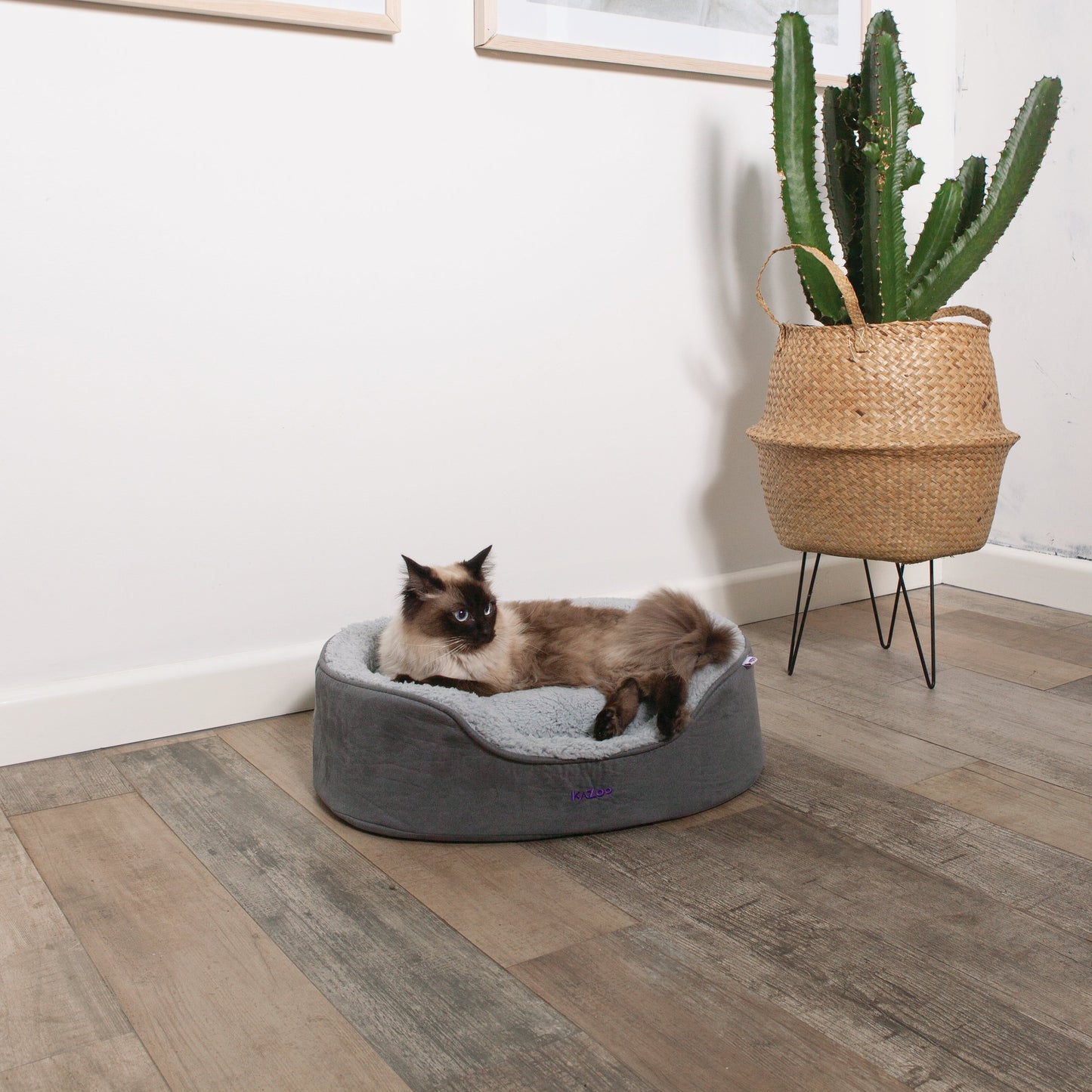 Manhattan Bed - Grey & White - Cat